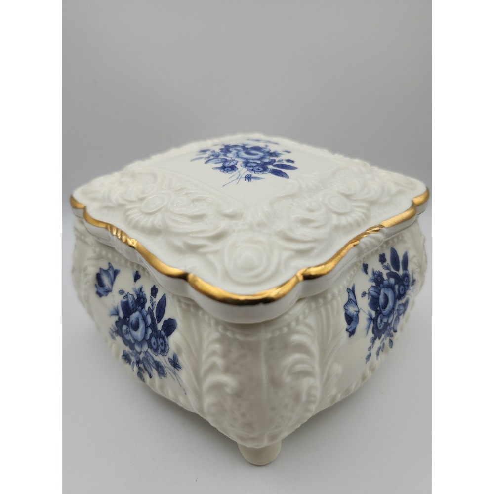 Vintage Footed Porcelain Trinket Dresser Box Blue Floral Gold Trim 5x5x3